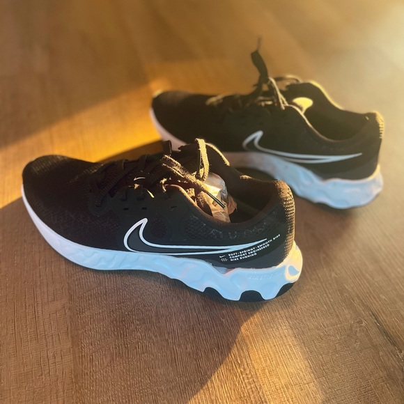 SOLD WMNS NIKE RENEW RIDE 2 - Picture 2 of 7